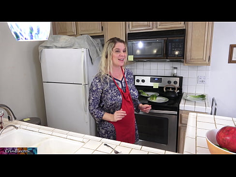 ❤️ Belle-mère qui le traie dans la cuisine avant son rendez-vous. ☑ Vidéo de sexe at us fr.mkdou33miass.ru ️❤